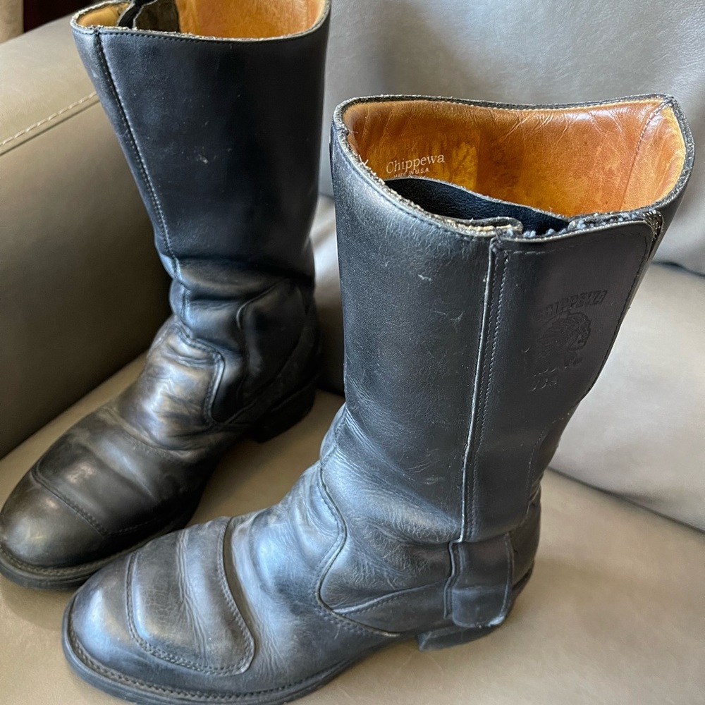 Nice Mens Chippewa black leather boots. Size 9.5M. Zipper and Velcro sides